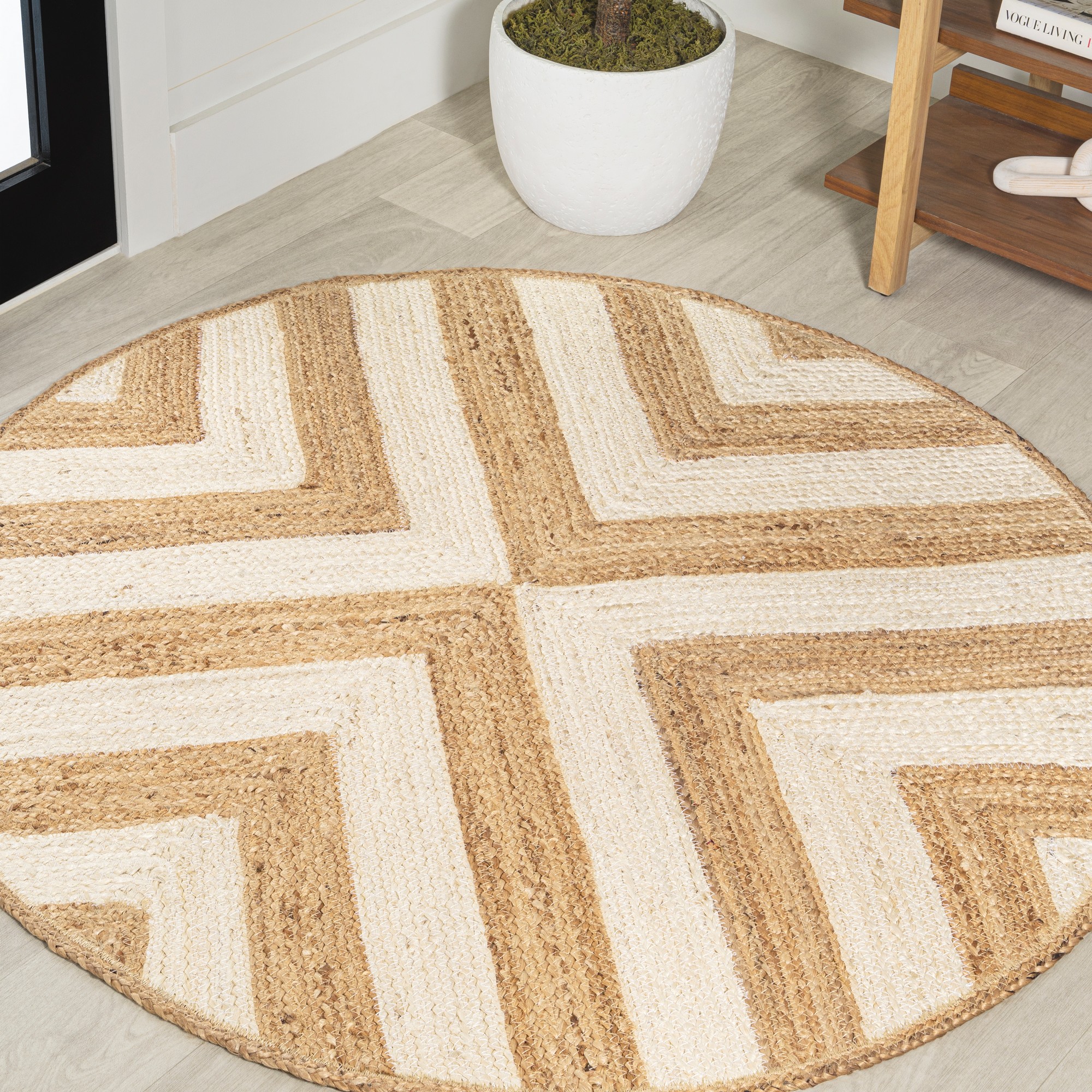 JONATHAN Y RNF111B-5R Piper Two-Tone Chevron Round Jute Cream/Natural 5' Round Area Rug, Cottage Modern, Pet Friendly, Stain Resistant, Easy to Clean, for Living Room; Kitchen, Bedroom